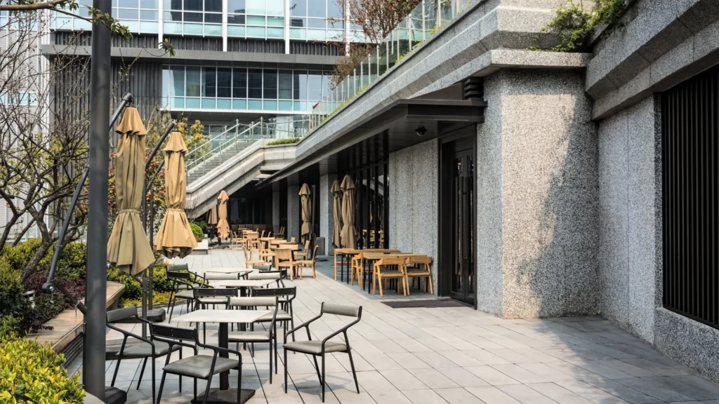 restaurante-mesas-sillas-calle